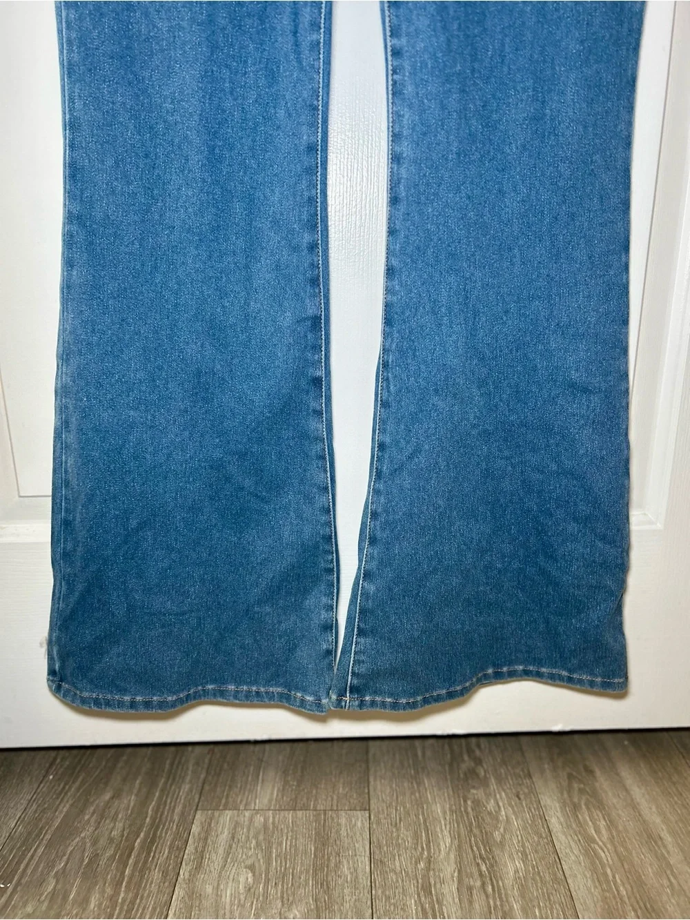 ✨ Jessica Simpson Denim Flare Jumpsuit Whishered Blue Retro 70s Size 8 - Picture 5 of 8